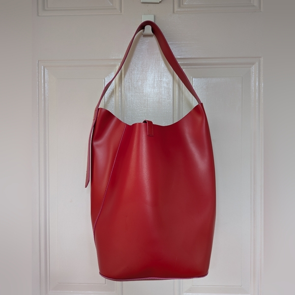 Elizabeth Arden bright red bucket bag PVC vegan shiny tote - Picture 5 of 9